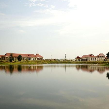 Horizon Lake View Resort Naypyidaw Екстер'єр фото