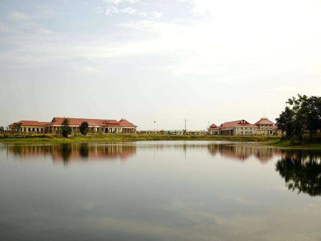 Horizon Lake View Resort Naypyidaw Екстер'єр фото